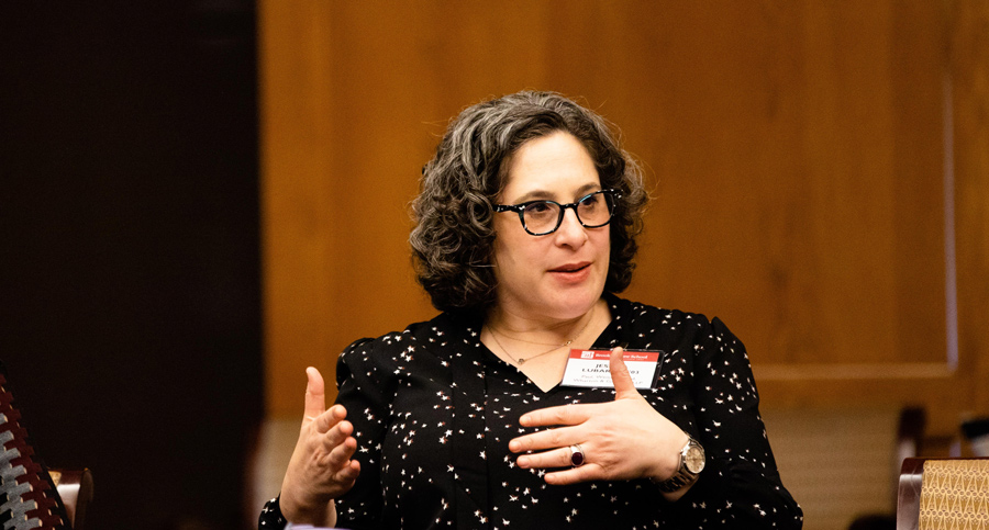 Jessica Lubarsky '03 speaking at an event